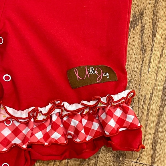 A beautiful christmas jumper. The size is 9 months but I found it to run large. - Picture 4 of 11